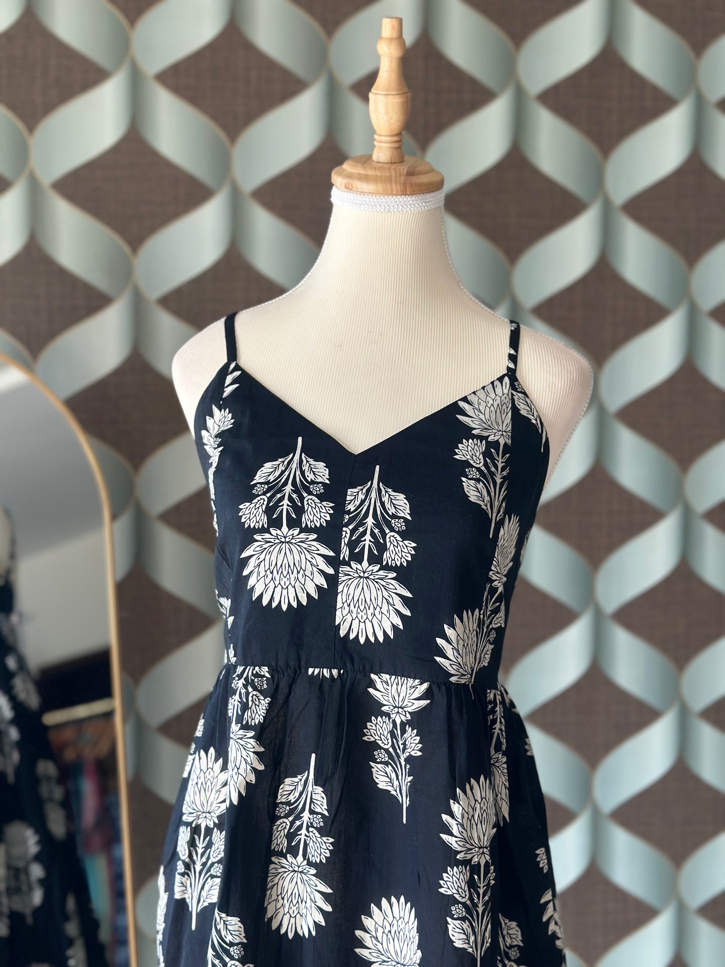 Black Floral Printed Sleeveless Midi Dress