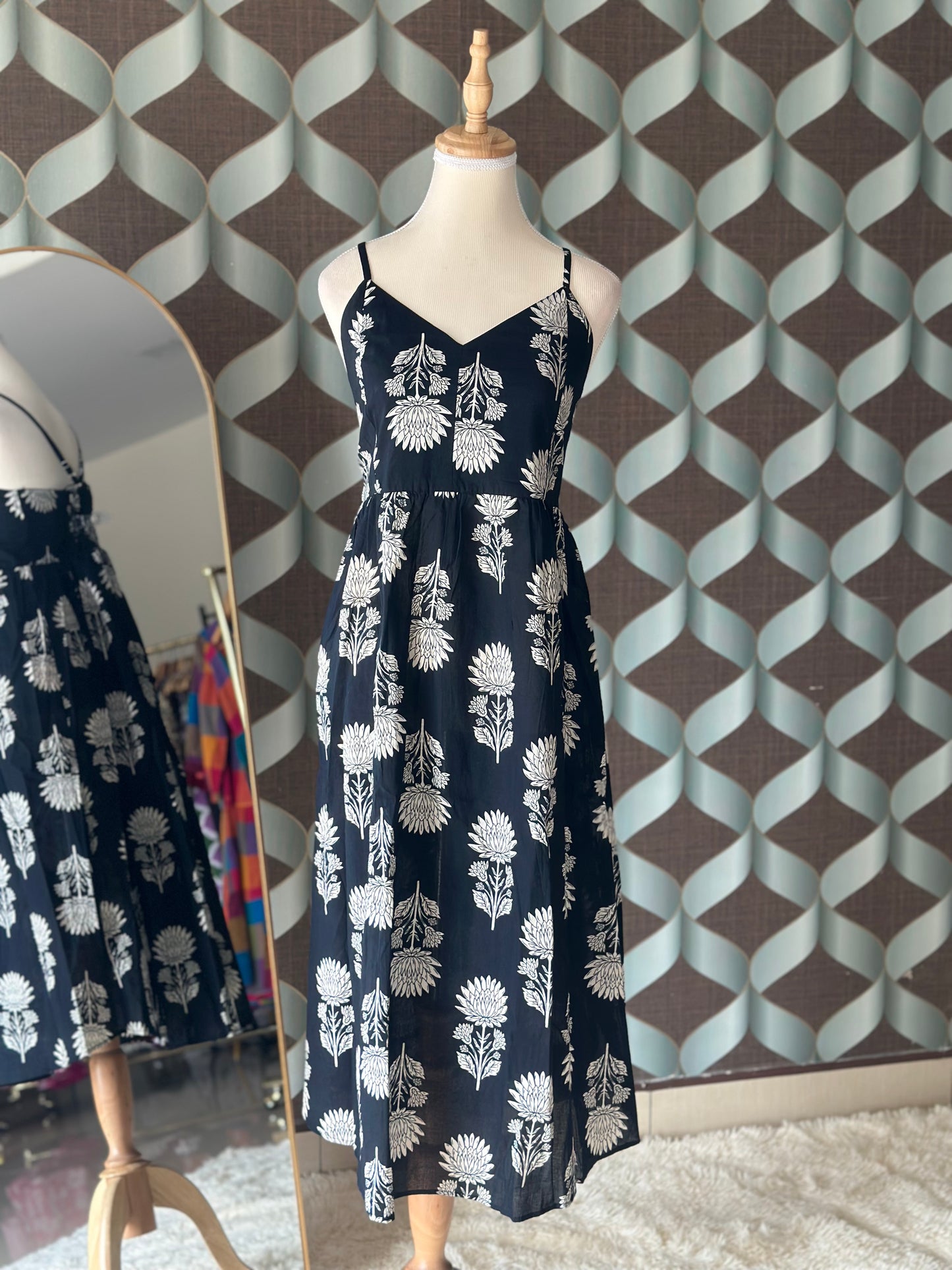 Black Floral Printed Sleeveless Midi Dress