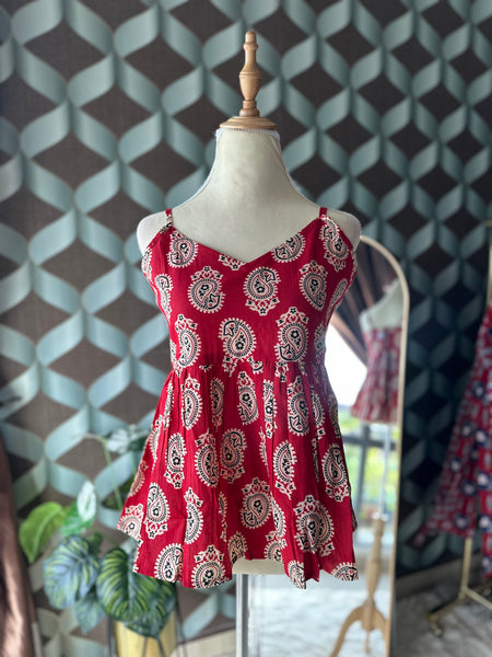 Red&Cream Paisley Motif Starp Top
