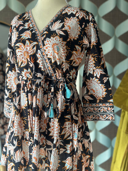 Black&White Floral V-Neck Cotton Top