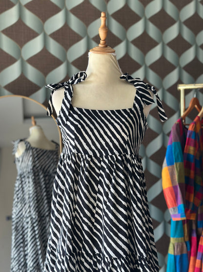 Black Strap Lehariya Midi Dress