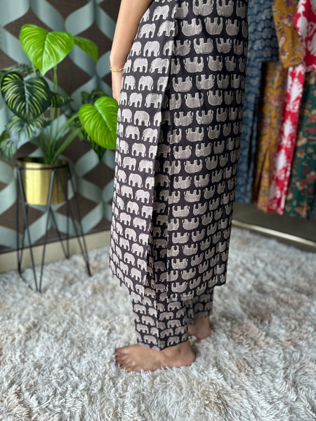 Classic Black Elephant Set